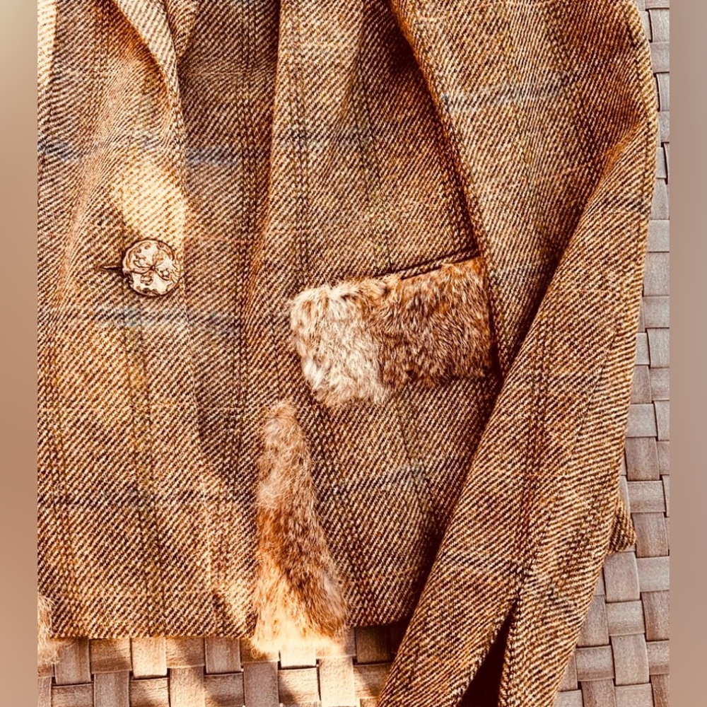 T.ba Spain Peplum Jacket. One button, tweed, split sleeves. Size 42/10 Medium.